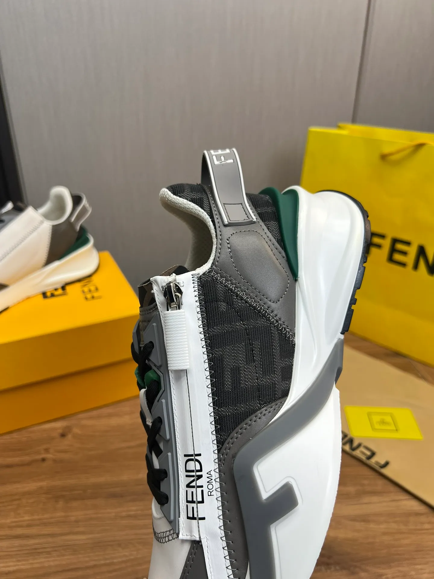 Men's men's shoes💰520💰 Fendi [Fendi] hot style is on the market🔥Fashionable casual men's shoes🔱Made of original brand fly knit fabric. Original cowhide + breathable mesh lining + sheepskin feet. Perfect shape and top quality, you deserve it🔜Original rubber outsole, ultra-light, non-slip and wear-resistant👣 Standard size 38-44